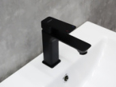 1080ВL Смеситель Тюльпан LED (черный)